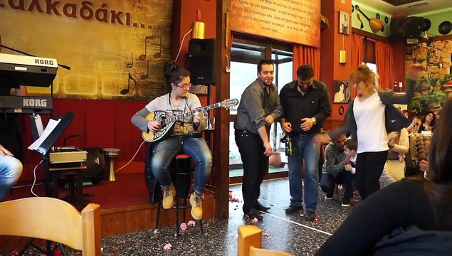 Το γλέντι συνεχίζεται την Κυριακή το μεσημέρι στο Νταλκαδάκι...... 29-03-2015 (video 9)