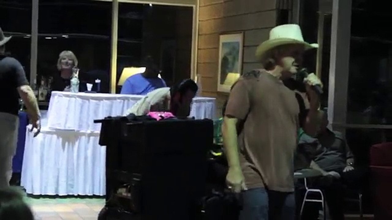 Gene Hodge sings 'CRAWFISH' Sheffield Remembers 2013 (video)