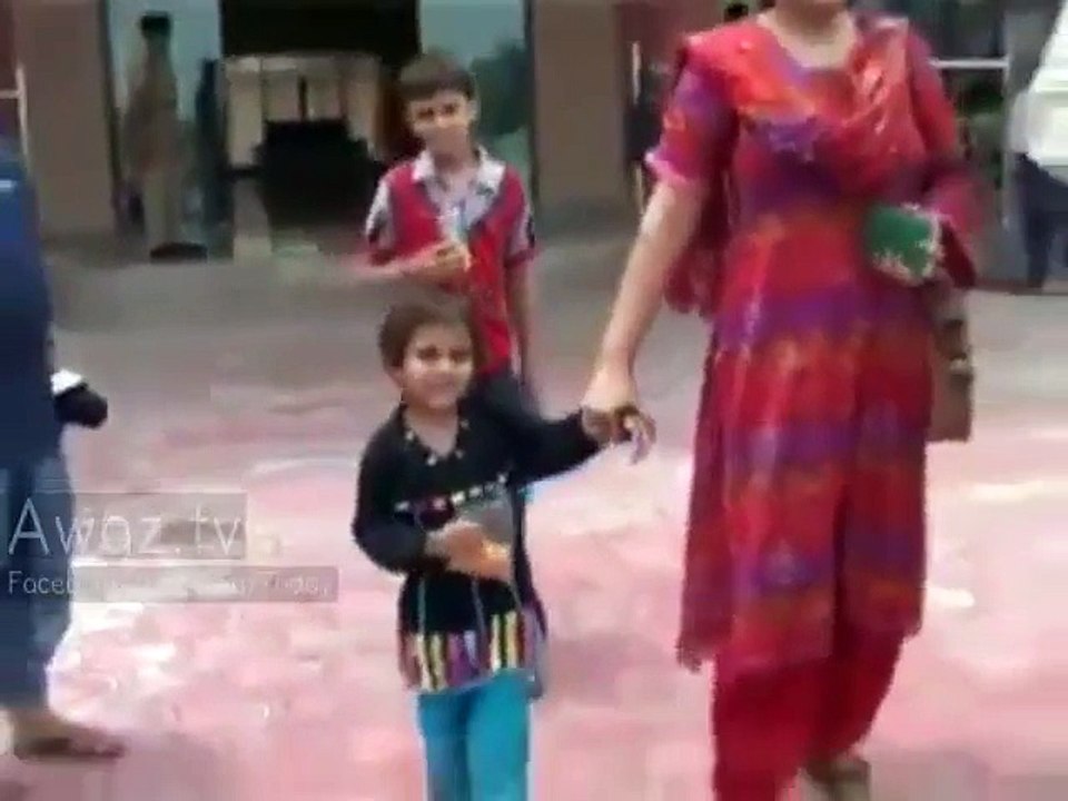 Pakistani Hindus Slapped Indian Media