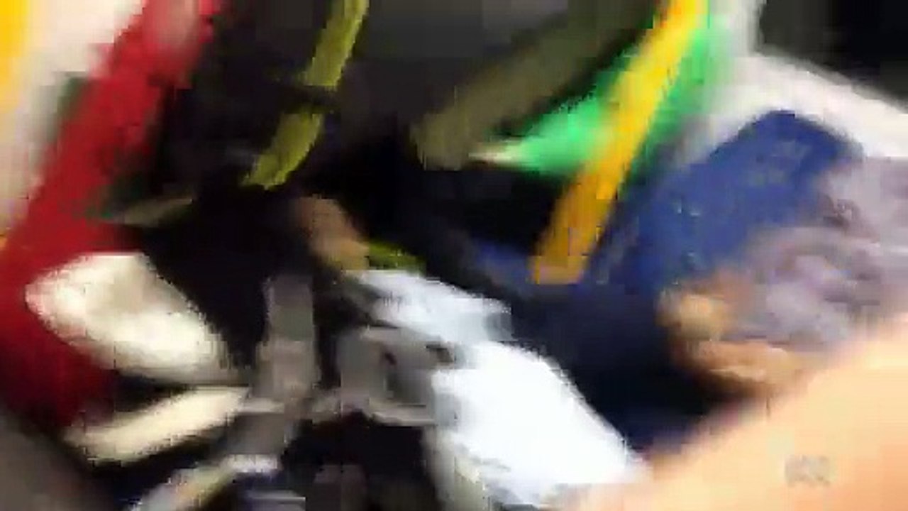 Racist rant on Sydney train caught on video, passenger defends Muslim woman from tirade - ABC News (Australian Broadcast