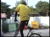 Afrikalı Adam'dan İmkansızı Zorlayan Bisiklet Show