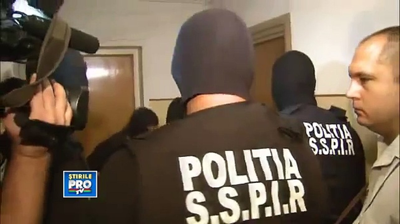 Strongest Door Ever ! Police Can`t break door ! (Door Win vs Police Fail)