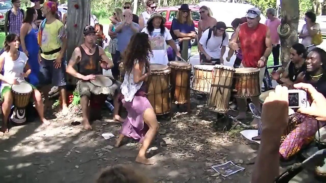 00217_Wild Dance in Byron Bay (It is a must see)