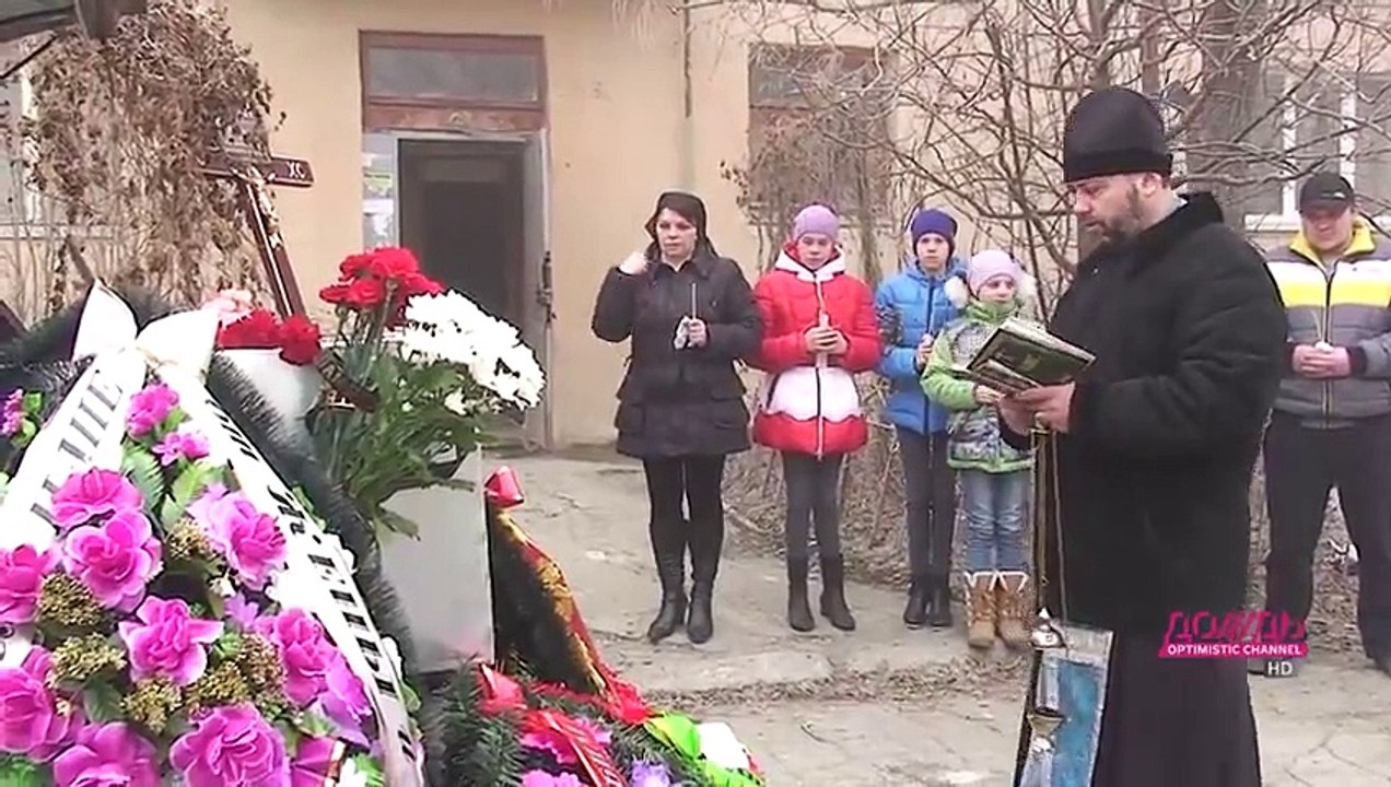 «Они едут помочь». Как в Орске хоронили погибшего в Донбассе добровольца из репортажа Дождя