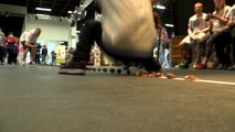 Breakdancer bate recorde mundial: quebrando nozes com o traseiro!