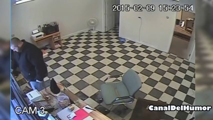 perro ataca a ladrón y salva a su dueño de un asalto