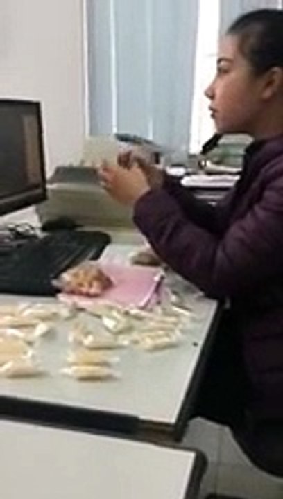 Clip Cô gái Hải Phòng vừa ăn vừa hát cover "NẾU EM ĐƯỢC CHỌN LỰA" Nên là nên luôn