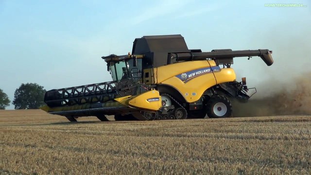 Combine harvester New Holland at work! BIG THING, amazing farming machine!