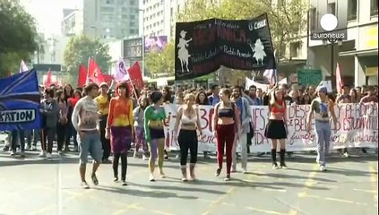 Chile students on the streets again