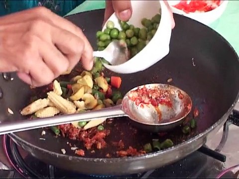 Journeys & Curries – Jalandhar – Chilgosa Malai_clip4