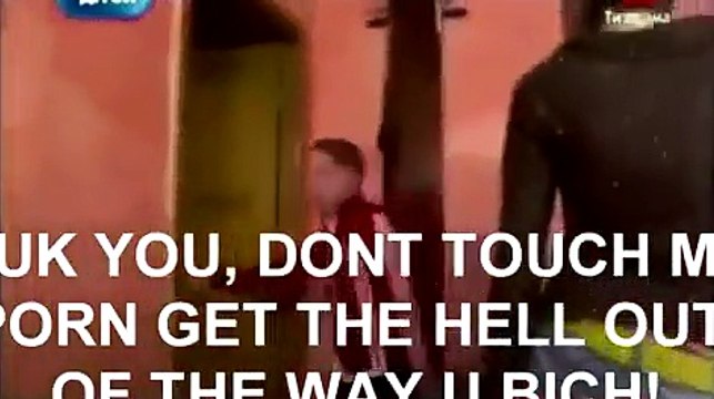 Mother ne apni child ko gandi film daikhte howe pakar liya phr child ne apni mother ke sath kia salook kia