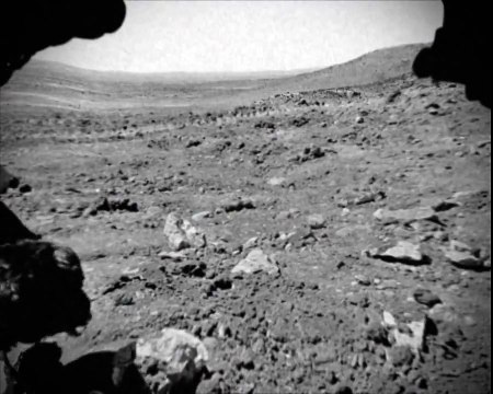LEAKED: real uncut NASA footage by Curiosity rover displaying life form on mars (clear evidence)