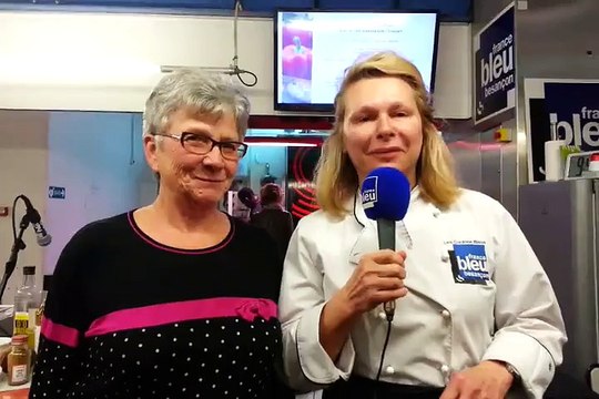 Verrine aux deux truites au curry 1001 nuits, poireaux, chips de betterave et vinaigrette rose