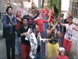 Roman müziği ile seçim şarkısı hazırladı