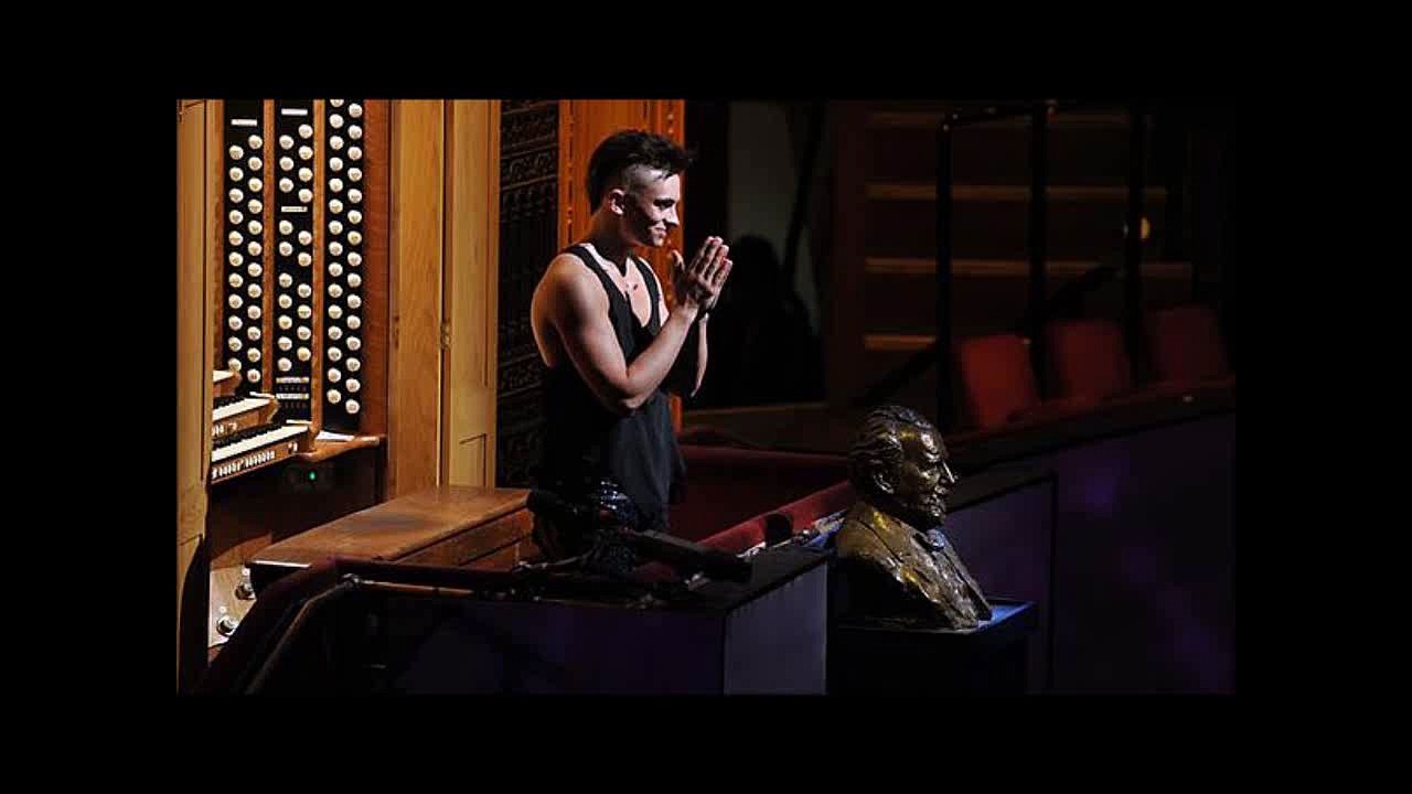 Cameron Carpenter Pipe Organ Royal Albert Hall BBC Proms Bach BWV 565 Toccata and Fugue in D minor