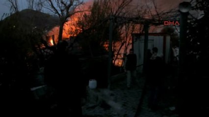 Kastamonu'da 2 Katlı Ahşap Ev Yandı