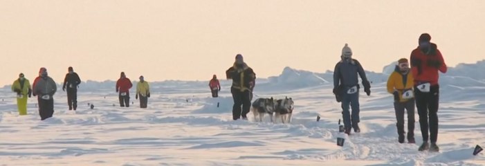 Un salto à la perche, un marathon dans la glace, le meilleur du sport de la semaine