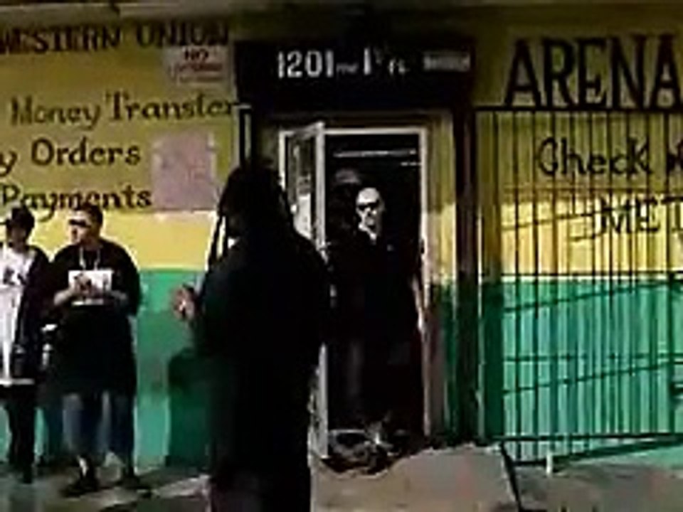 'Everybody Get Up (ft. Pretty Ricky)' - Pitbull