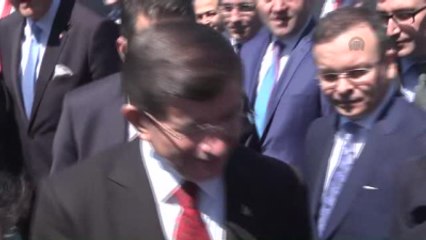 Başbakan Davutoğlu, Adnan Menderes'in Kabrini Ziyaret Etti