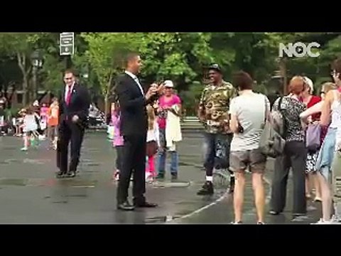 شبيه باراك اوباما يثير بلبلة في شوارع أمريكا هههه