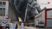 Spectaculaire incendie dans un entrepôt à la Courneuve
