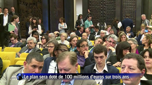 Valls présente un plan contre le racisme et l'antisémitisme