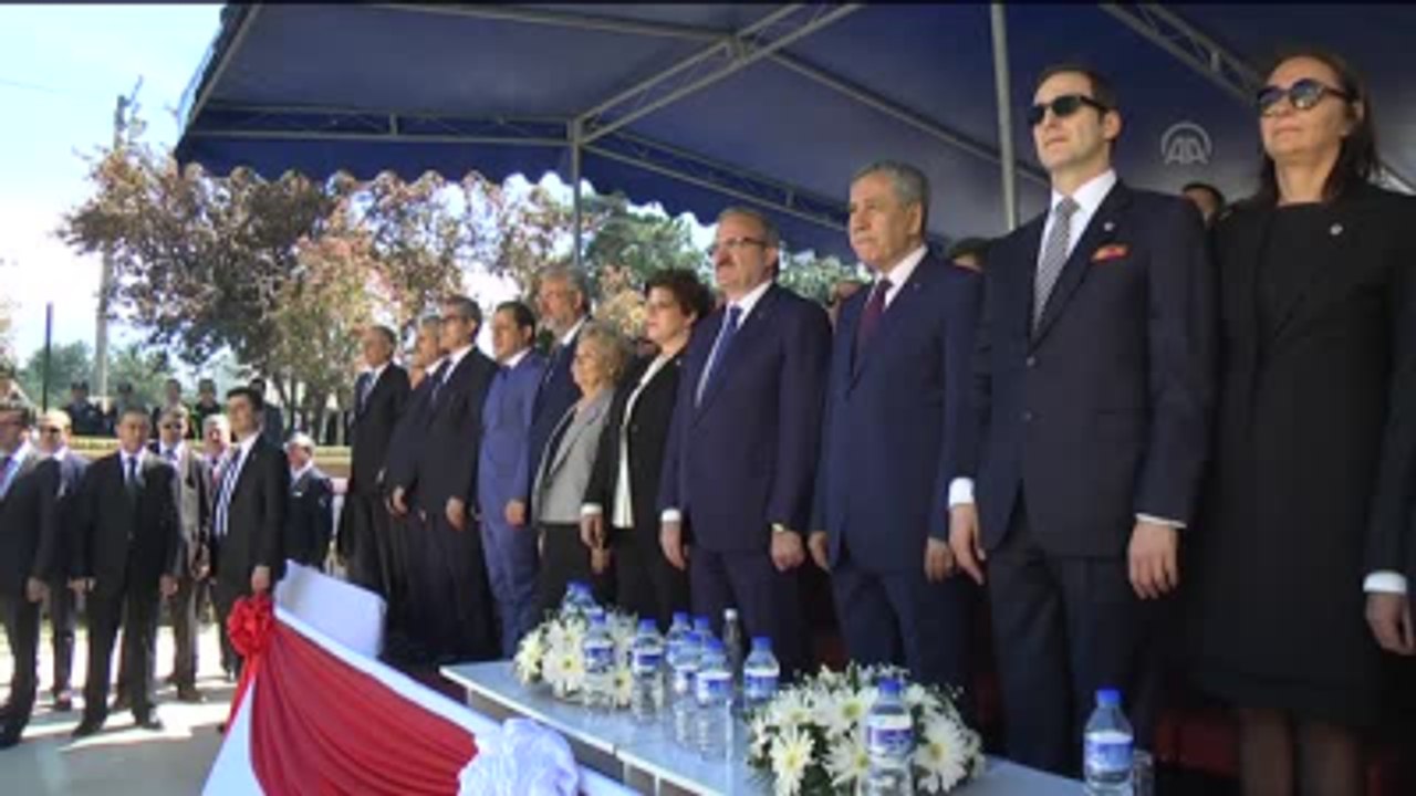 Başbakan Yardımcıs Arınç, Okul Açılışına Katıldı