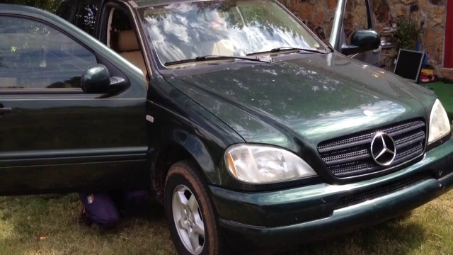 Mercedes ML320 ML430 w163 Cabin Air Filter Replacement. Where is the cabin filter located