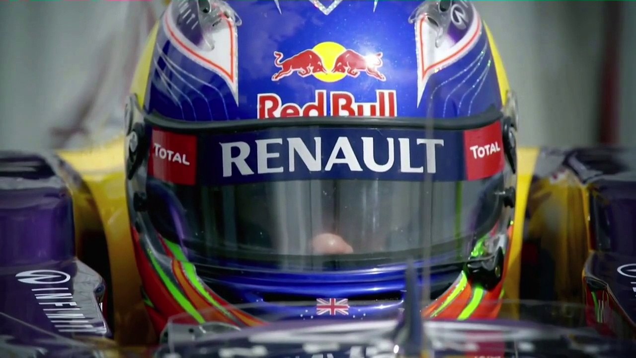 die Speedgang - Daniel Riccardo mit Red Bull F1 Car gegen Kampfjet