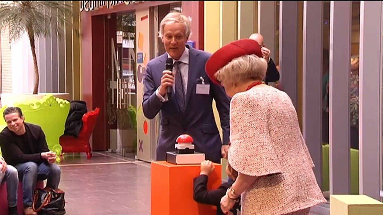 Prinses Beatrix bezoekt Kinderziekenhuis; Ze was ook geinteresseerd in ons - RTV Noord