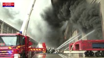 Incendie à La Courneuve, les images impressionnantes des sapeurs-pompiers