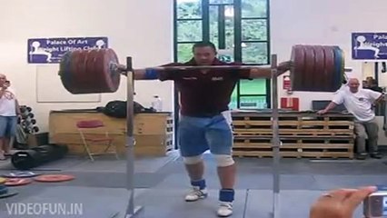 290 KG squat with no hands