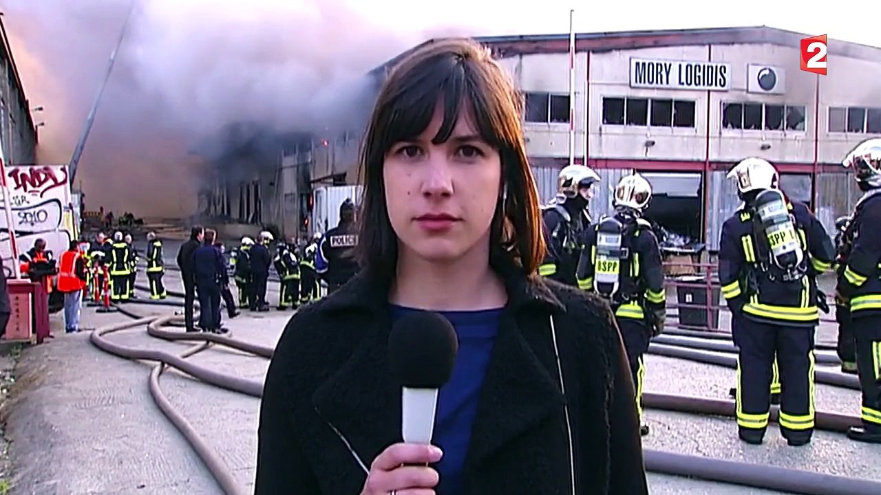 Incendie à La Courneuve : le feu maitrisé, mais pas éteint