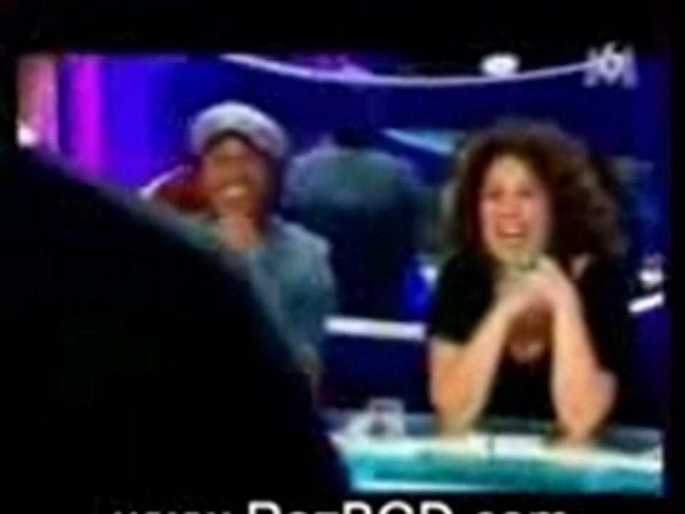 Avec ma bouche je fais bouger les fesses