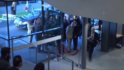 Kurtulmuş, Amsterdam'da Türkler'le Bir Araya Geldi