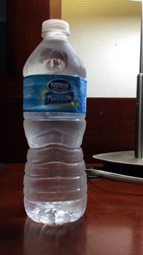 Water bottle flash freeze : so impressive physical phenomenon!