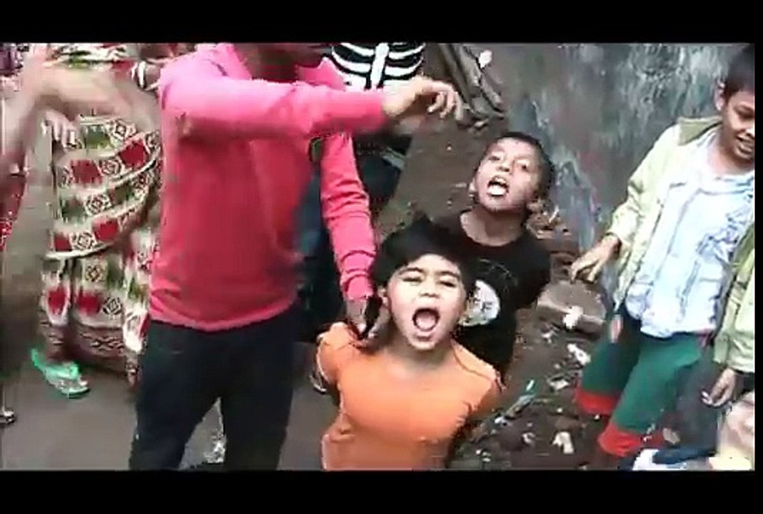 Street Scenes in Old Dhaka, Bangladesh (Bangladeshi Food, Culture, People, Rickshaws)