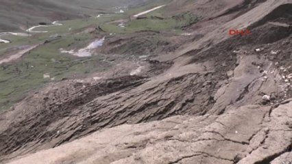 Muş Heyelandan Köy Yolu Kaydı