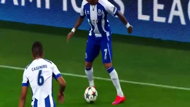 Ricardo Quaresma louche magnifique sur Bernat - FC Porto vs. Bayern Munich