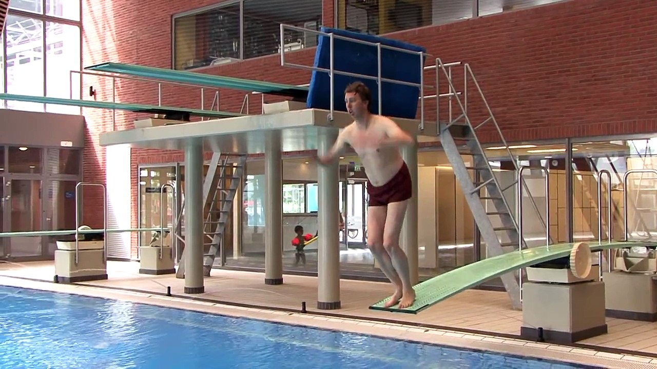 Adje klapt op het water | Sterren Springen Op Zaterdag