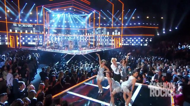 BOLA DE FUEGO - Pitbull Feat. John Ryan