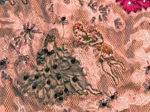 L'élégance en dentelle selon Balenciaga à la Cité de la mode de Calais