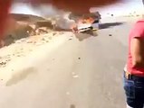 الفنان احمد السقا يحاول اخماد حريق سياره على الطريق الصحراوى