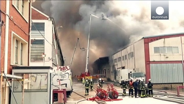 Incendio nella periferia di Parigi, problemi alla viabilità verso l'aeroporto Charles de Gaulle