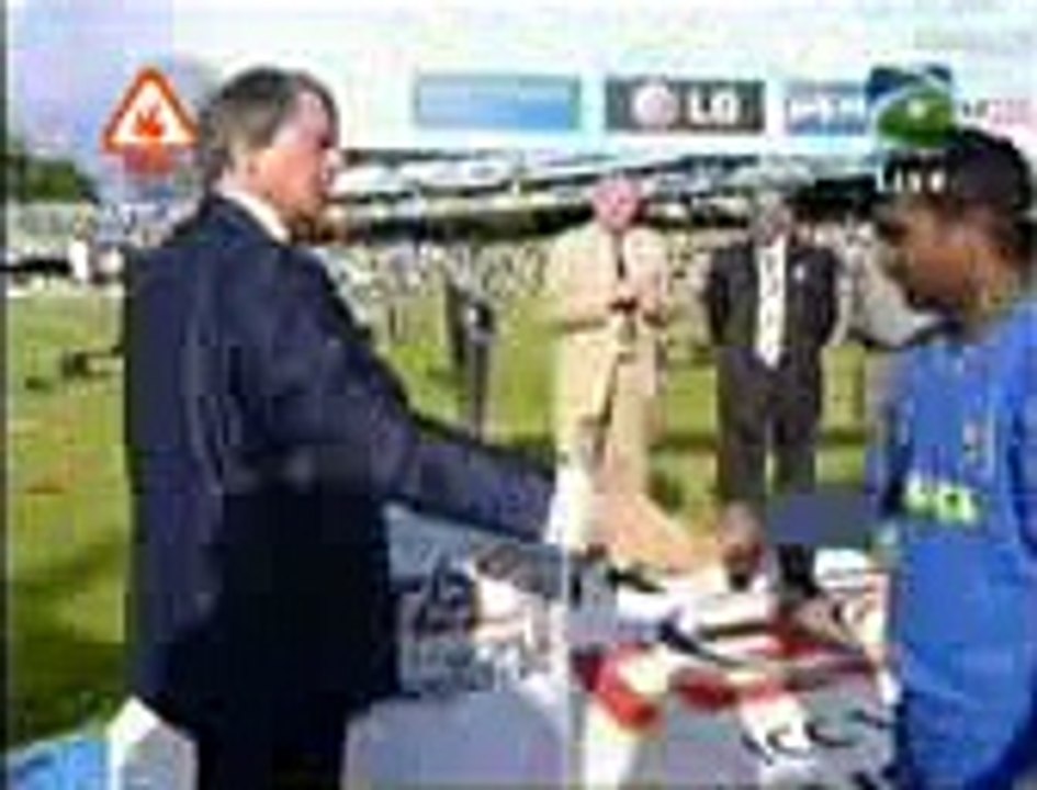Punjaagi Totay  Sangakkara with Sri Lankan Team_m- World T20 -peg4