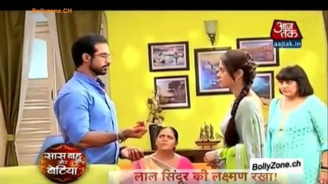 Saath Nibhana Saathiya 18 April 2015 - Gopi-Aham Ke Beach Lakshman Rekha