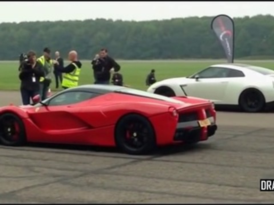 Ferrari LaFerrari Vs Nissan GTR Drag Race - DRAGINFO