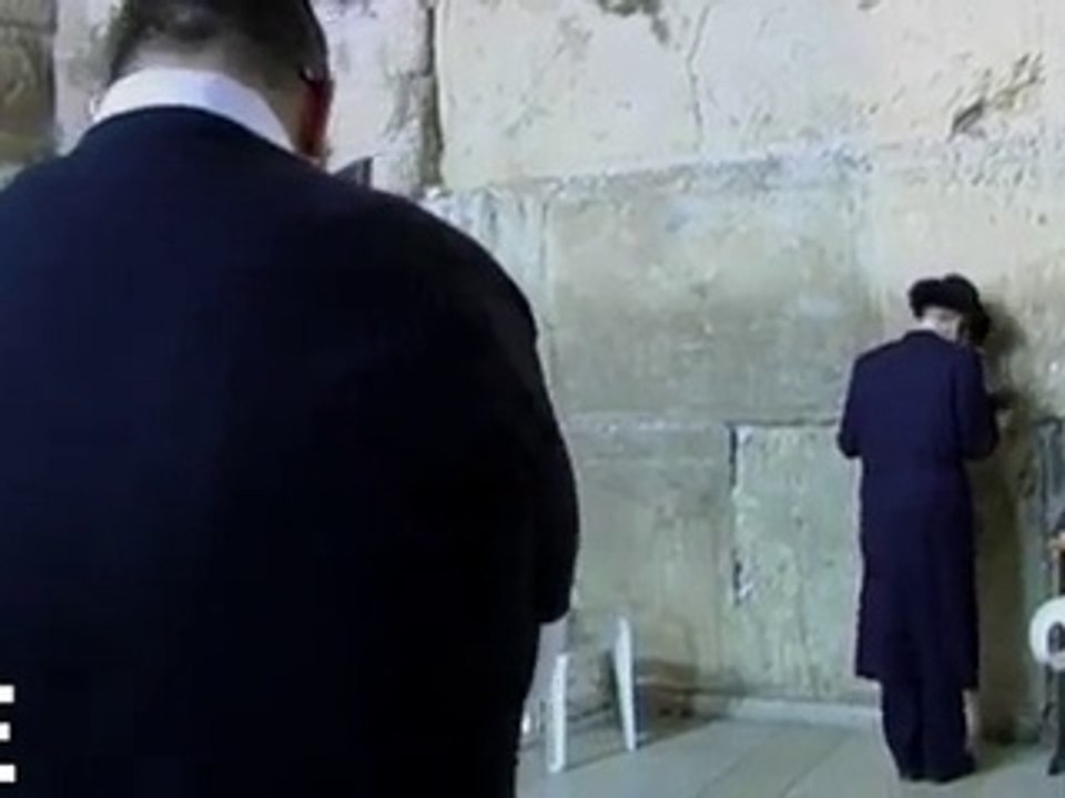 Jews praying at the Wailing Wall to come out dajjal