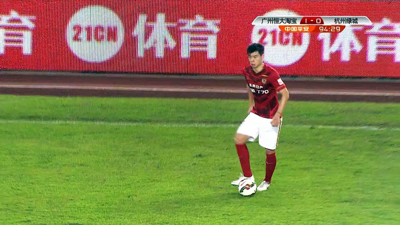 Cina, Elkeson "svita" il difensore a forza di dribbling