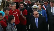 François Hollande grimpe à bord de 
